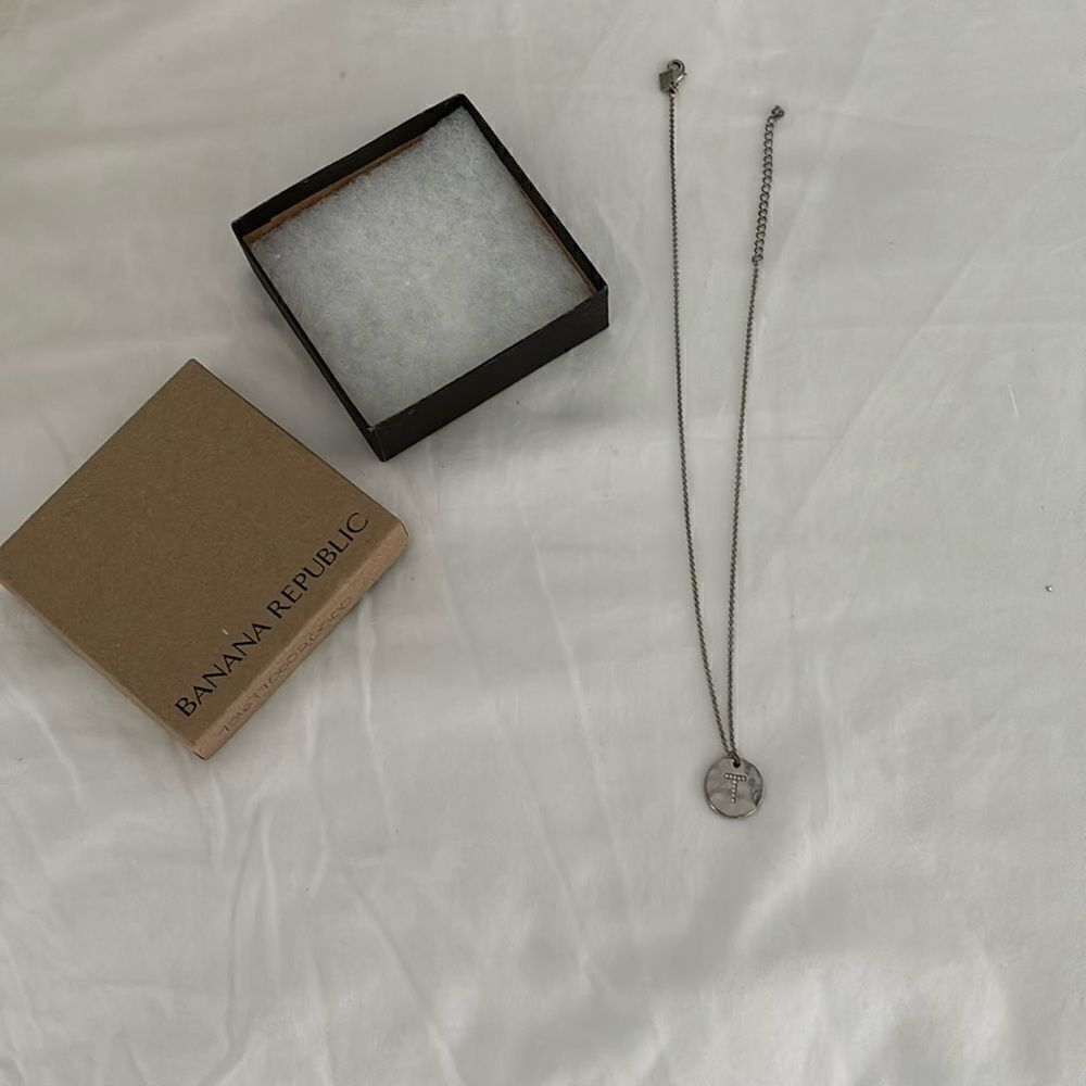 Banana Republic T initial necklace in jewelry box